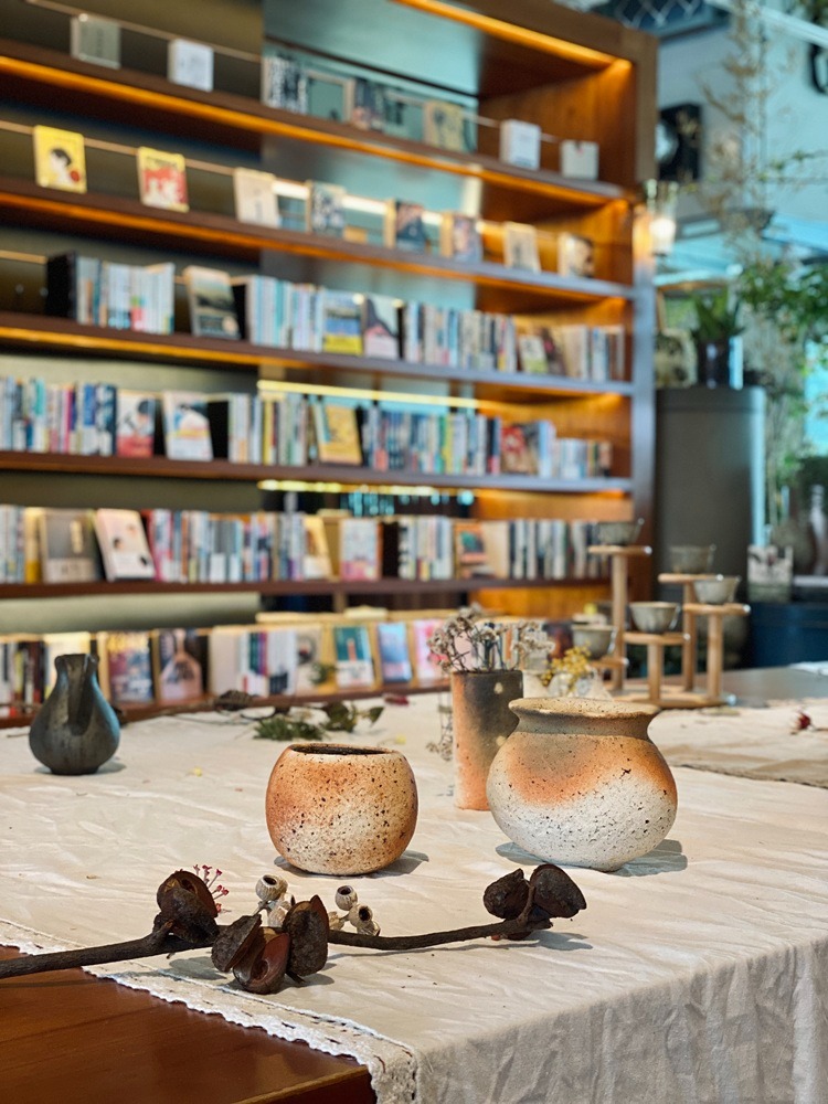 承風書店_書櫃區